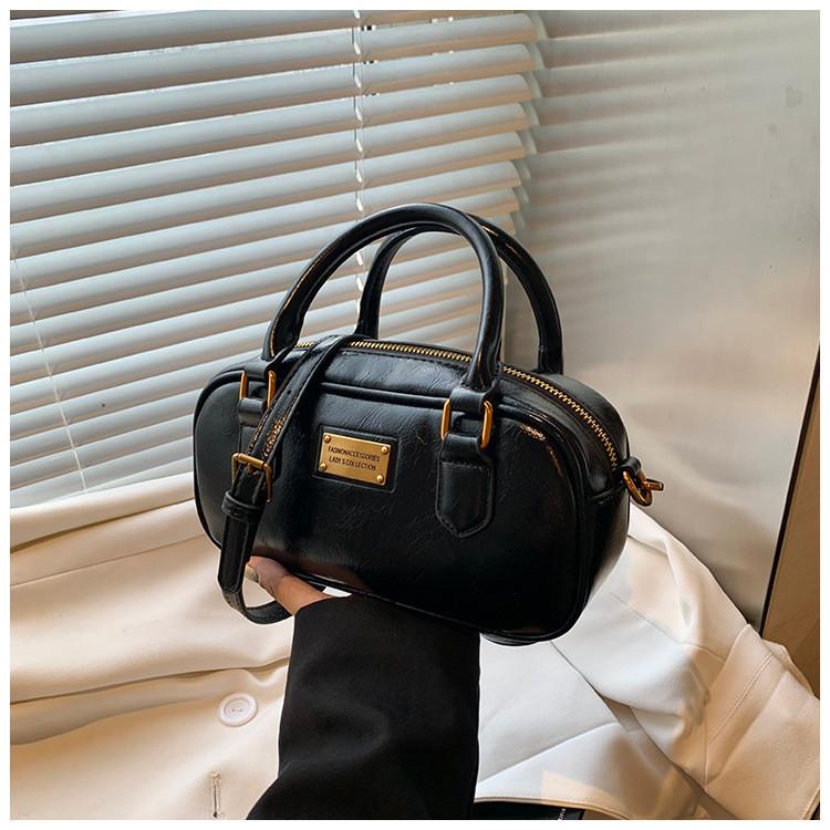 Ielgy Fashion One-Shoulder Retro Textured Cross-Body Bag High-End Feeling Classy Handbag No Pendent