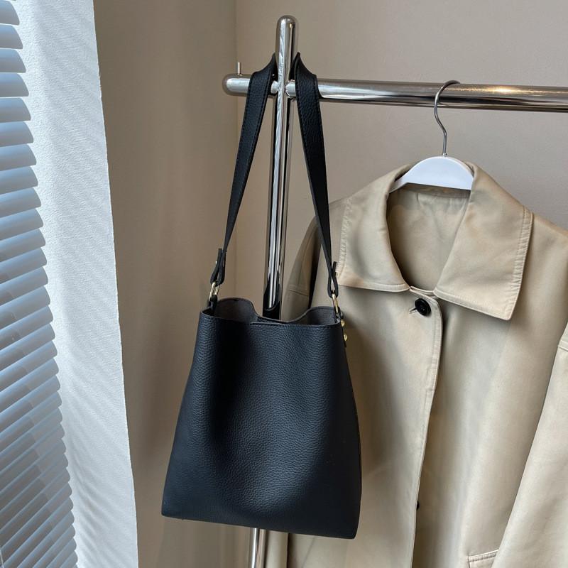 IELGY Ladies Tote Bag - Autumn/Winter Fashionable One-Shoulder Crossbody Design