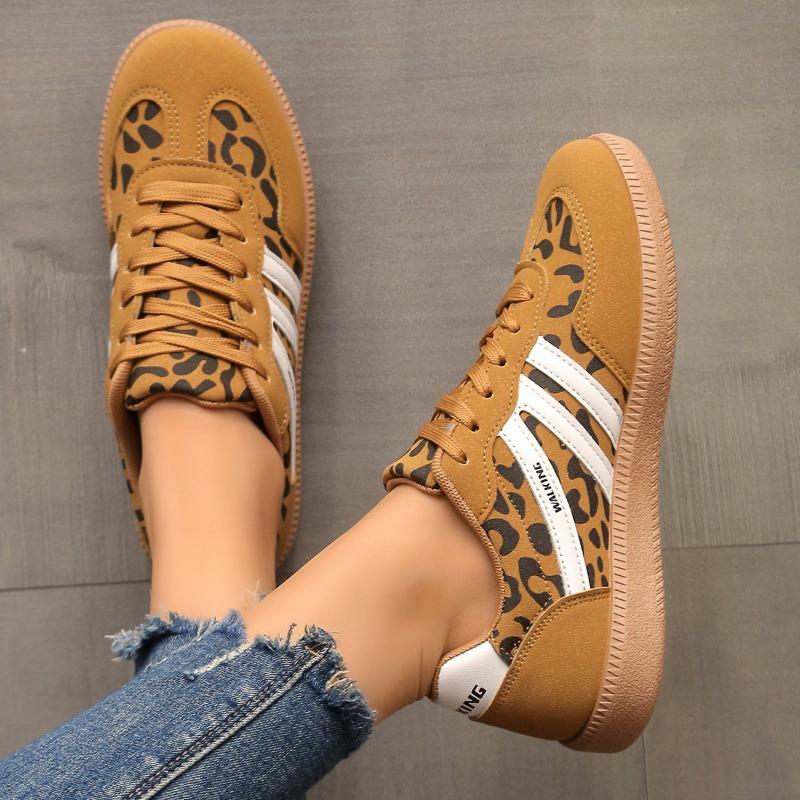 New Flat Lightweight Sports Shoes and Retro Lace-up Casual Shoes From De Xun Shoes for Women