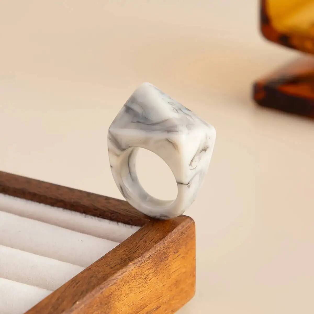 

Ingemark 6 Colors Y2K Boho New Vintage Irregular Triangle Resin Finger Rings Women Trendy Boho Geometric Ring Aesthetic Jewelry