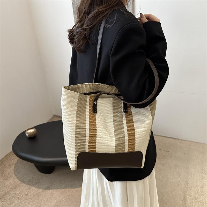 Fashion Niche Design Foreign Style Commuter Portable Lazy Wind Women's Bag 2025 New Tote Bag Trendy Underarm Shoulder Bag