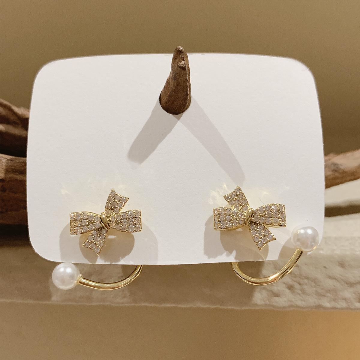 

Design Sense of Full of Diamonds Pearl Bow Earrings A Two-band Earrings Temperament Senior Sense of Fashionable and Versatile Earrings Female