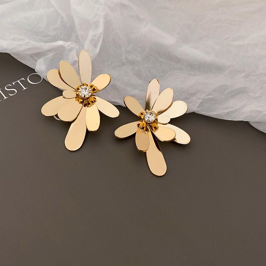 Metal Wind Temperament Flower Stud Earrings Ins Individual Cold Wind Earrings Women's Niche Design High-end Earrings