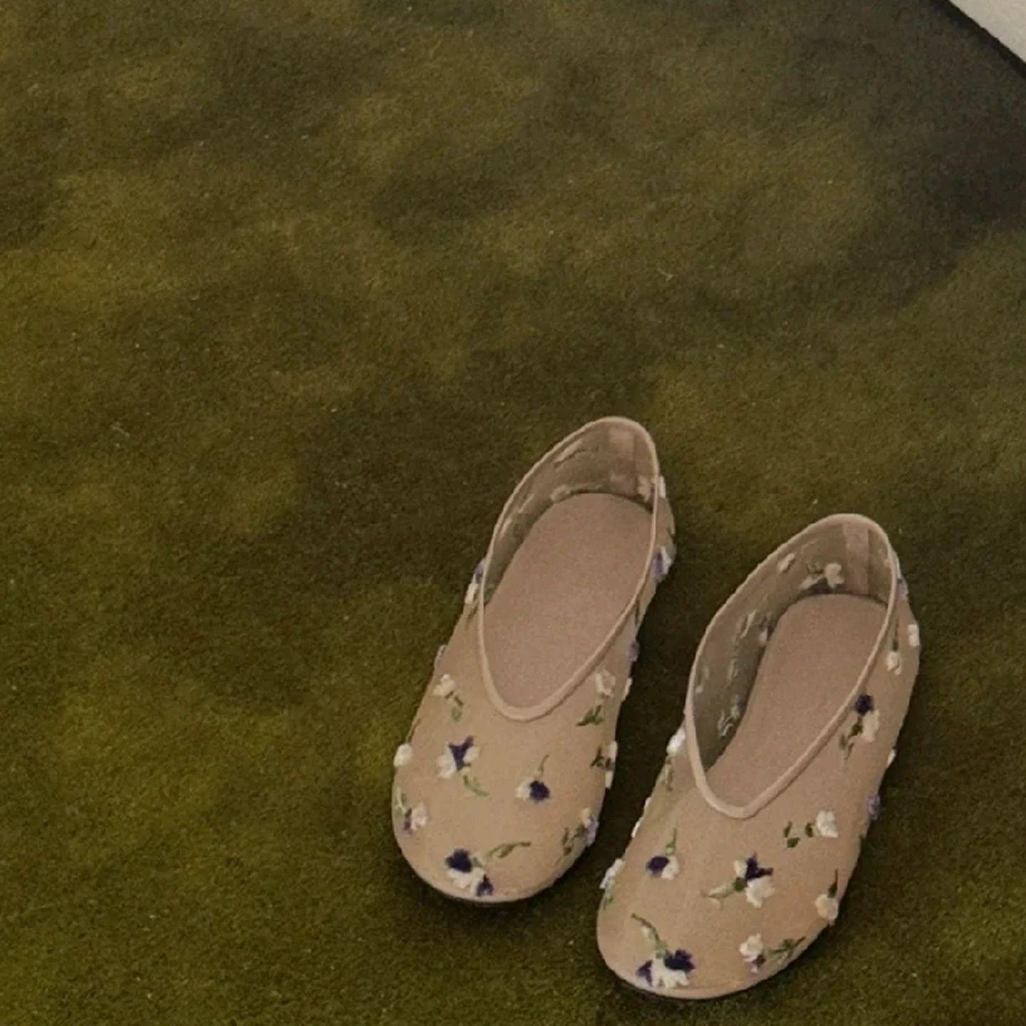 

Женские дышащие и легкие полупрозрачные балетки с вышивкой сеткой в виде цветов 40