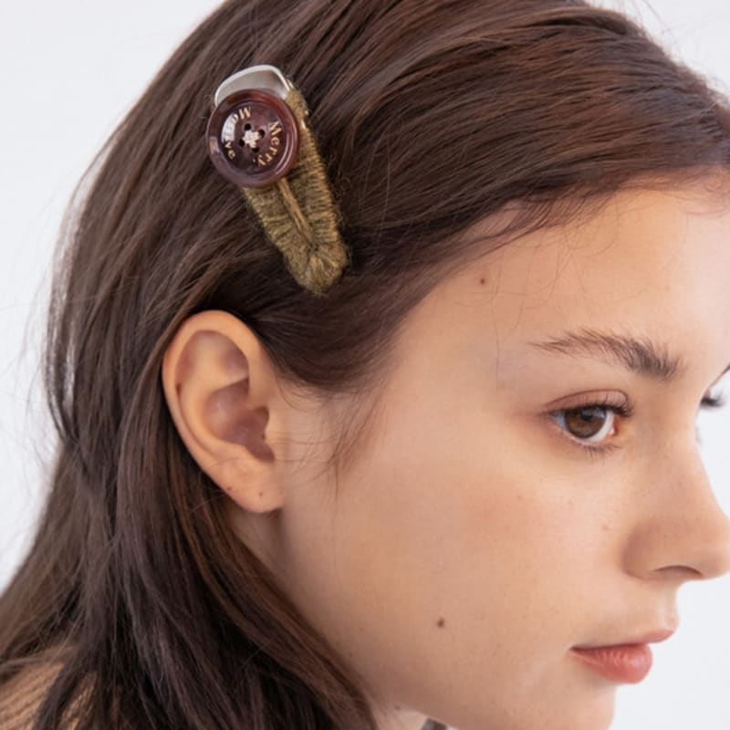 MERRYMOTIVE Button with wool knit hairpin (2color)