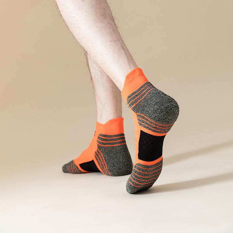Copper Fiber Antibacterial Running Socks - Moisture-Absorbing, Wear-Resistant, Short-Tube Men's Sports Socks for All Seasons.