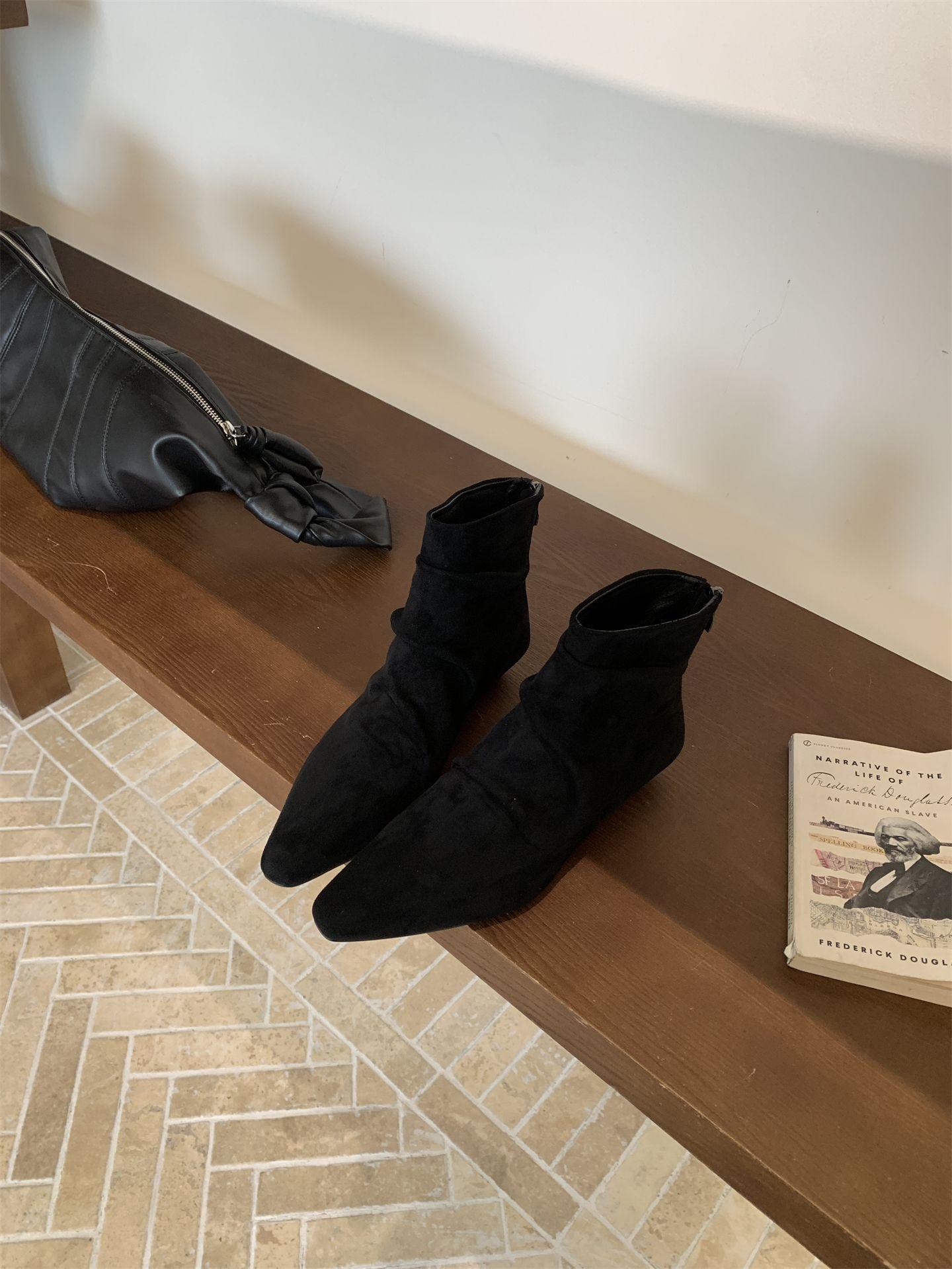 

Thick heel pointed head suede brown thin boots short boots women s boots 2025 new spring and autumn single boots French small ankle boots 35 чёрный