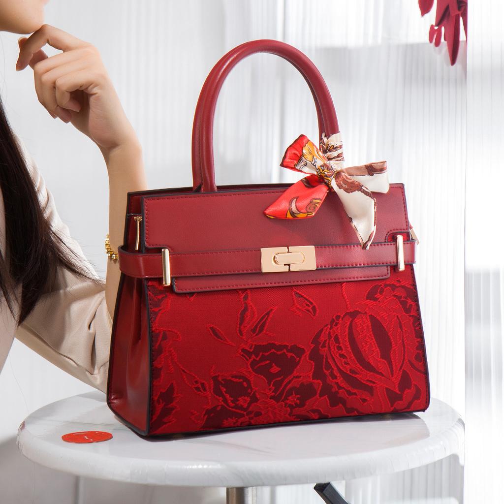 Chinese-style jacquard embroidered mother's handbag for middle-aged women, elegant red wedding bag, suitable for daily use as a gift