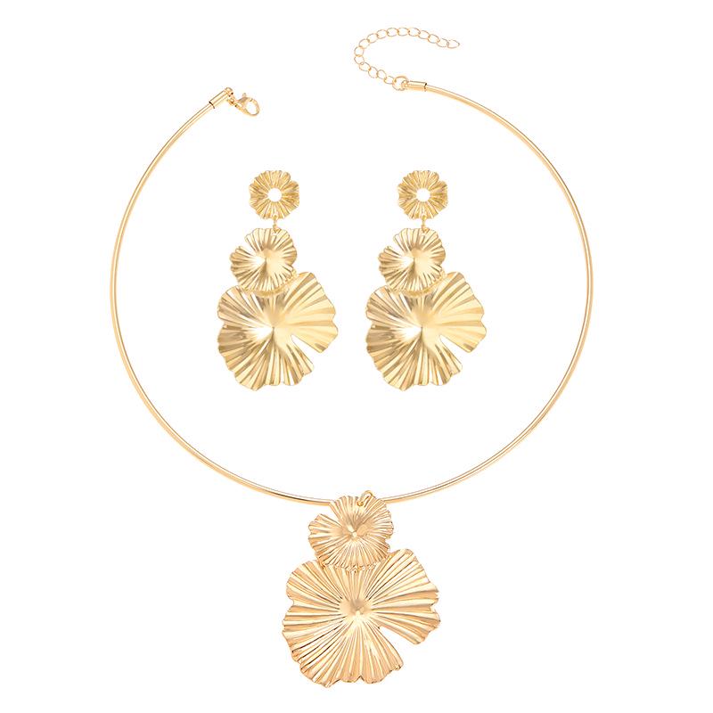 European & American Style Retro Large Petal Choker Necklace - Women's Simple Personality Clavicle Chain Accessory