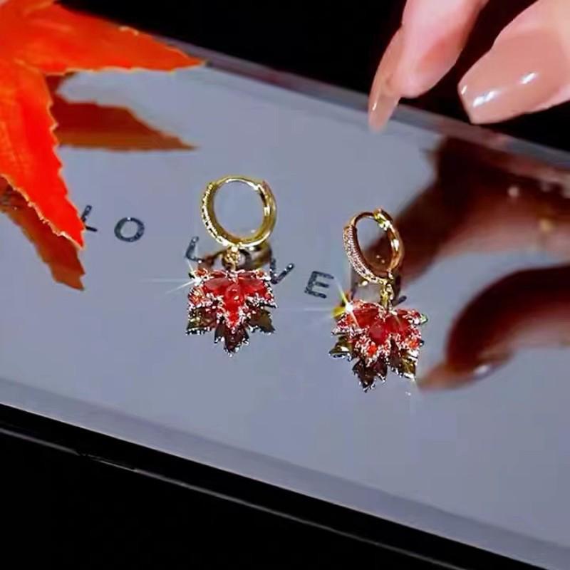 

Винтажные серьги в виде кленового листа серебряного цвета для женщин - Модная бижутерия класса люкс 2024 красный