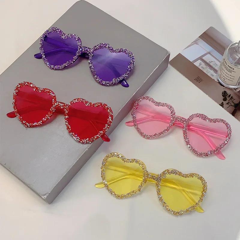 Popular y2k Vintage Love Heart Sunglasses Women For Men Luxury Brand Designer Sun Glasses Punk Diamond Candy Pink Party Shades