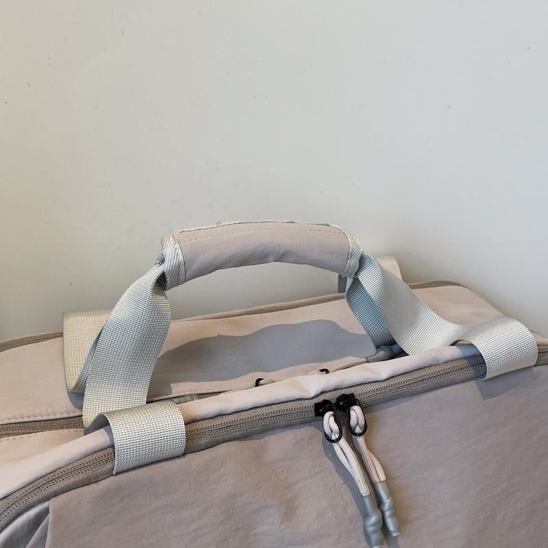 Compact Travel Duffel Bag with Adjustable Shoulder Strap Multiple Pockets Lightweight Weekender Bag