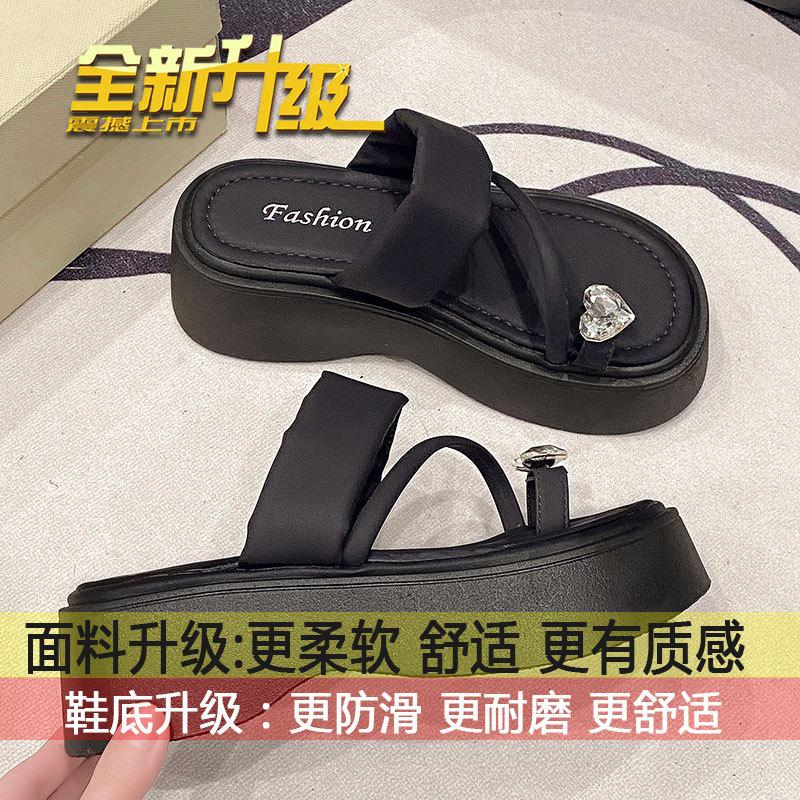 

Small man height-increasing platform beach shoes women s outer wear 2025 summer new high-end silver rhinestone toe slippers 35