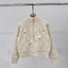 Hochwertige Version 25 karierter gestickter Schmetterling Strickjacke mit Reißverschluss und Stehkragen für den frühen Herbst