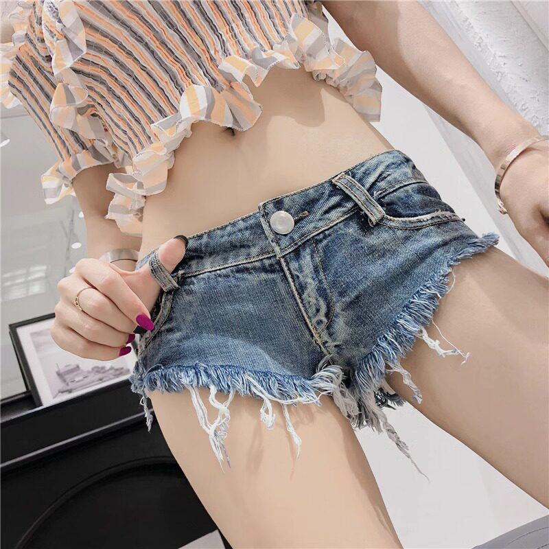 Women s Retro Low-Waist Denim Shorts - Washed Blue Navel-Baring, Raw Edge L