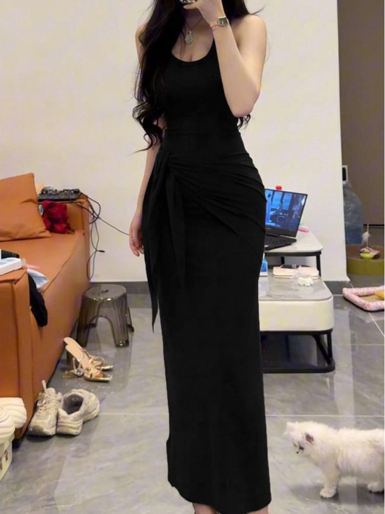 

Women s Summer Casual Sleeveless Maxi Dress with Tie-Up Suspension and Cinched Waist M
