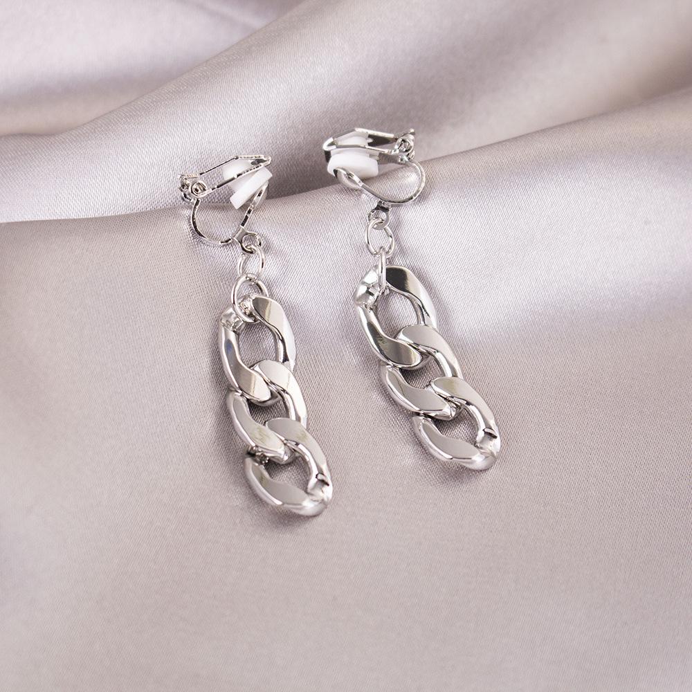 Elegant Clip-On Triangle Earrings for Non-Pierced Ears - Versatile, Light Luxury for Everyday Wear.