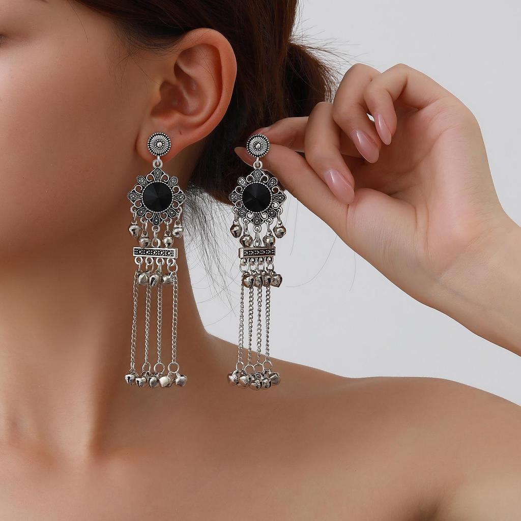 Elegant Retro Tassel Dangle Earrings: Exotic, Artistic, Classic, and Exquisitely Hollowed for a Dignified Look.