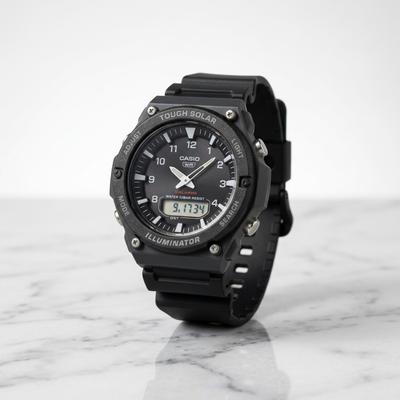 Kollektion AQ-S820W-1AJF Tough Solar Analog-Digital Herrenuhr Schwarzes Harzarmband 10 ATM Wasserdicht Luftfahrtinspiriertes Design