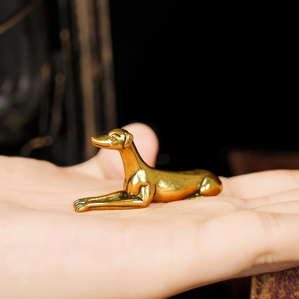 1 Vintage Čistá mosaz Štíhlá figurka psa - Elegantní dekorace na stůl & Sběratelský předmět pro milovníky zvířat - Složitá měděná řemeslná práce