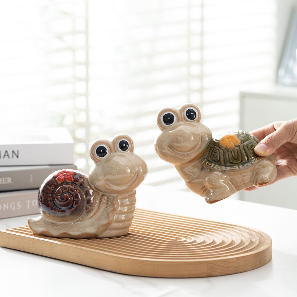 Jingdezhen Ceramic Turtle Snail Ornament, Creative Home Living Room TV Cabinet Fish Tank Decoration Landscaping Decoration