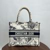 [Pre-Owned] Book Tote Letter Logo Embroidery Design Tote Bag Shopping Bag Cotton Handbag Medium - Very Good #D6DAT9