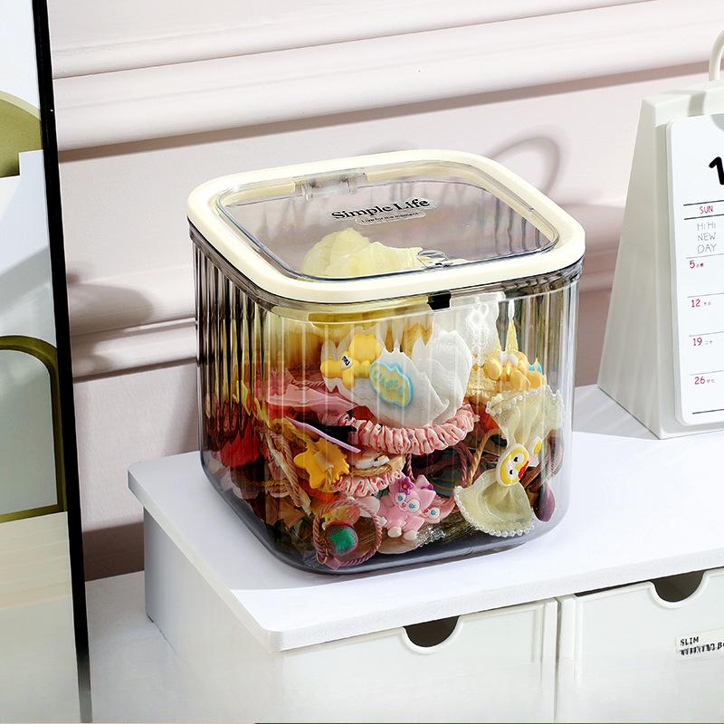 

Настольная шкатулка для украшений большой вместимости с крышкой, кожаным ремешком, резинкой для волос, заколкой для волос и милой коробкой для хранения Large - transparent grey