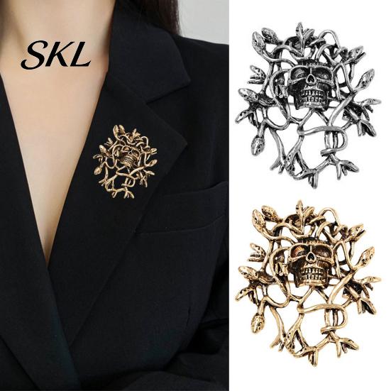 Decorative Brooch Accessory Distressed Style Pin, Punk Retro Thorns Skull Design Lapel Pin with Anti-oxidation Rhinestones Inlaid, Vines Surrounding