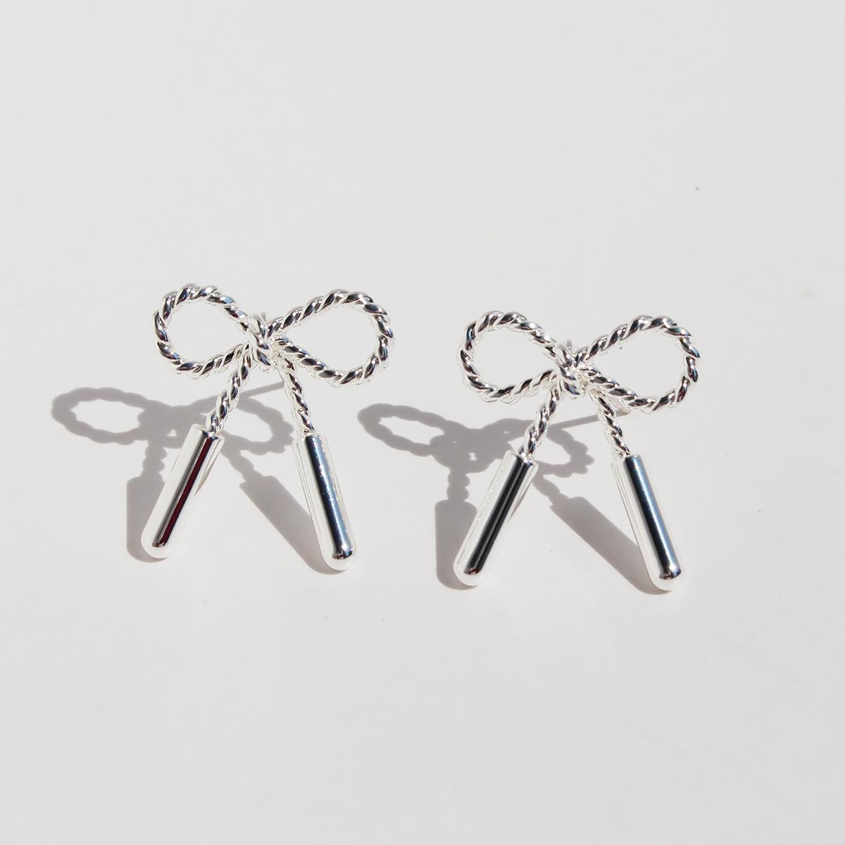 

Korean Fashionable Twist Bow Stud Earrings Versatile Exquisite Small Earrings 925 Silver Needle Earrings 629 серебряный