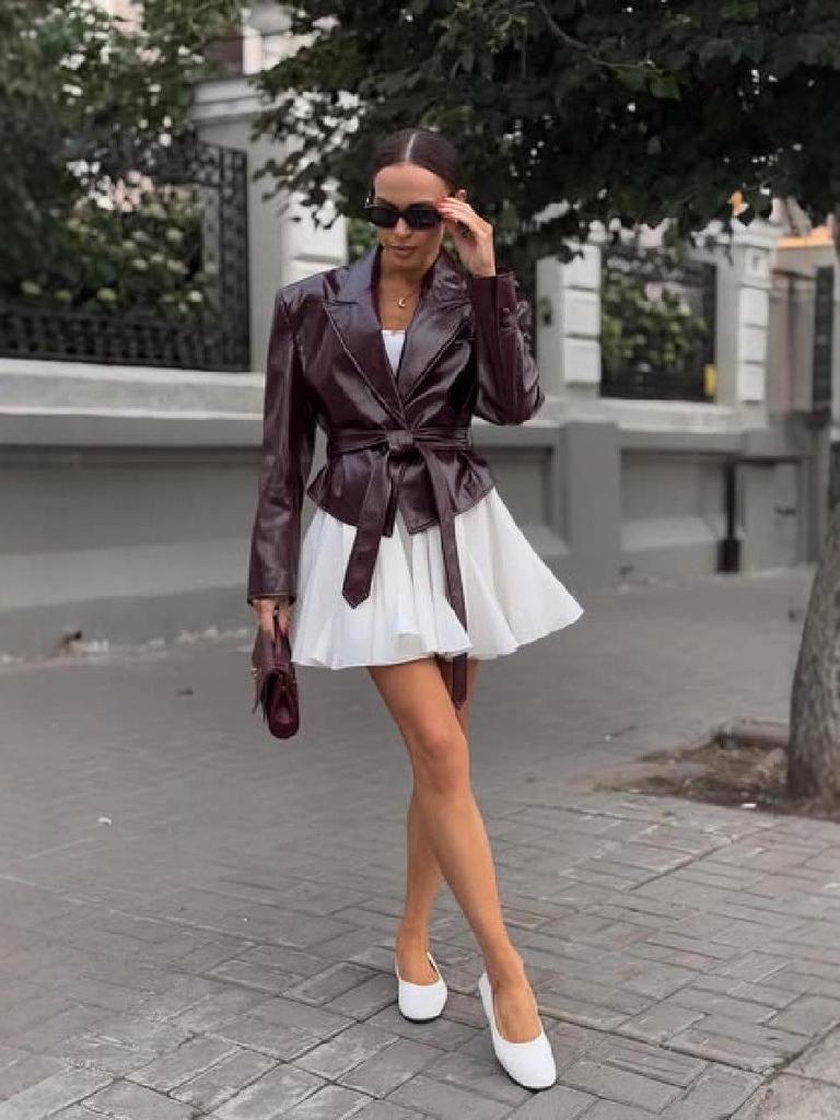 2025 Herbst/Winter V-Ausschnitt Glänzende Figurbetonte Lederjacke mit Taillengürtel