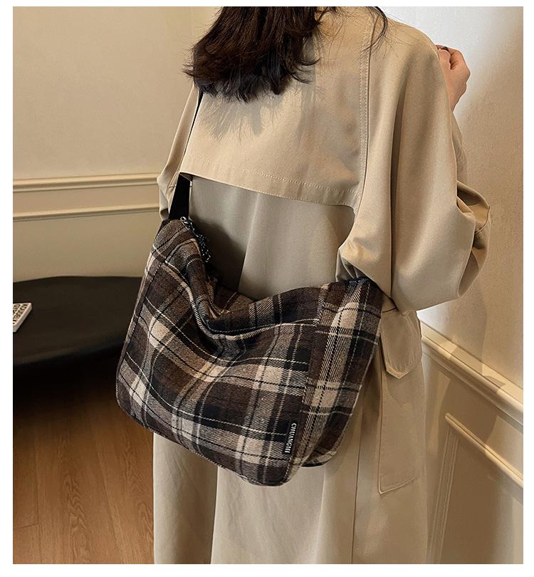Retro Plaid Plush Shoulder Tote - Classic Large Capacity for College Students