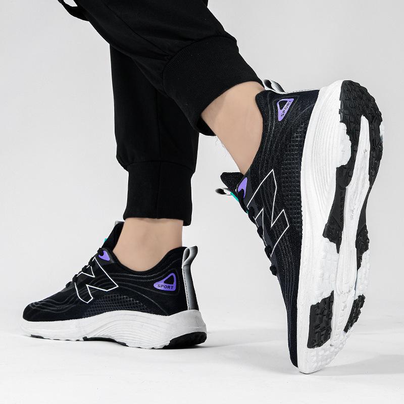 Удобные студенческие кроссовки — фото 12