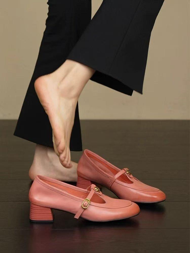 2025 new pink single shoes women's French round head light mouth T-buckle belt with skirt flat bottom Mary Jane small leather shoes
