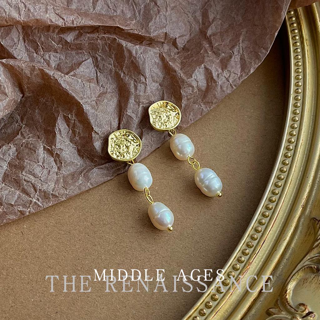 Pre-Owned Baroque Pearl Floral Stud Earrings: Vintage French Retro Light Luxury Jewelry