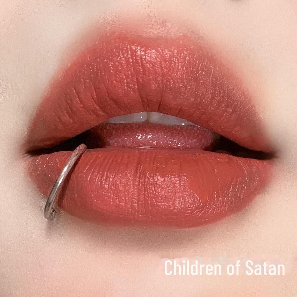 Satan's Child: Comfortable D-Ring Seamless Lip & Ear Stud for Easy Wear