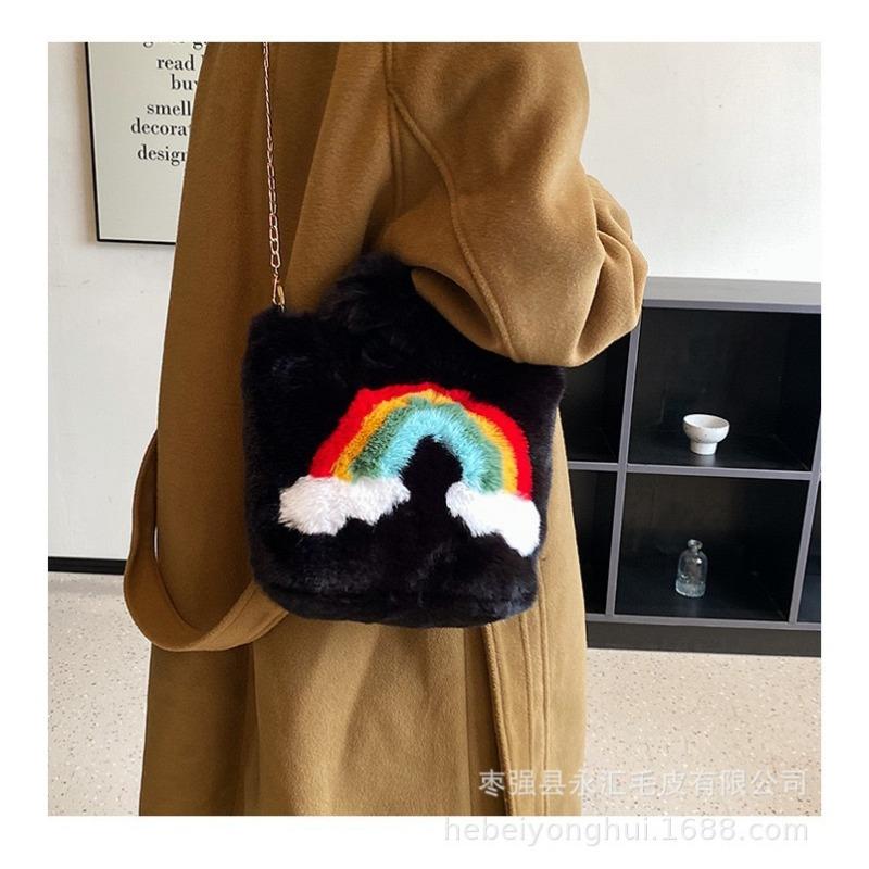 

Rainbow portable fluff bag, winter new women s bag oblique span bag versatile large-capacity women s bag cloud bag чёрный