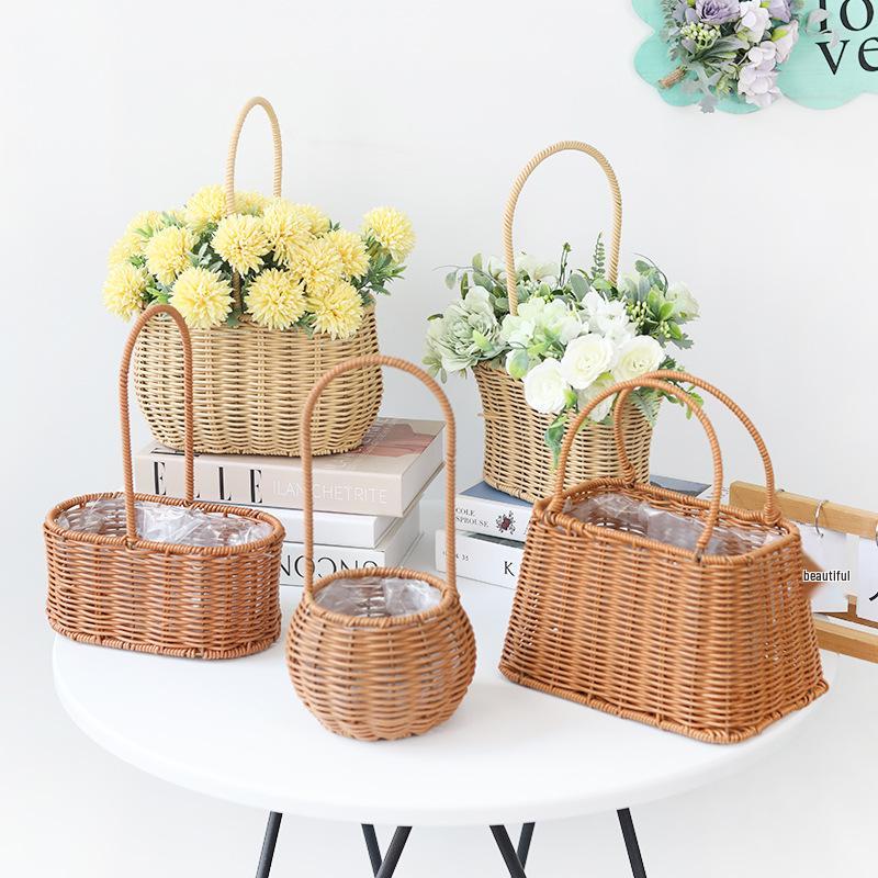 Handheld Woven Rattan Basket: Ideal for Flowers, Fruit, Gifts, Storage, and Souvenirs - Perfect for Flower Shops and Children's Day Celebrations.