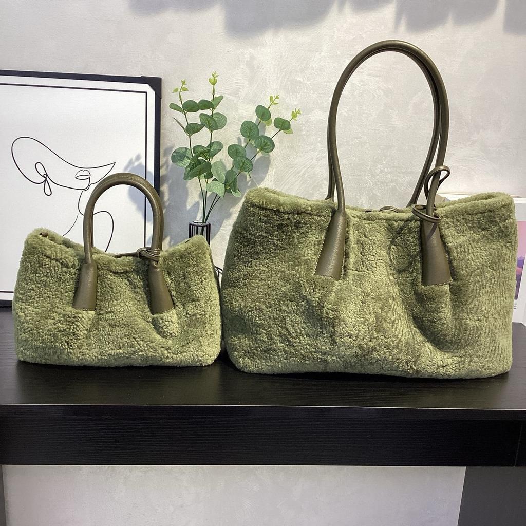Large Capacity Simple Winter Women's Bag 2025 New Trendy Fashion Handbag One-shoulder Wool Foreign Style Tote Bag