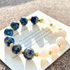 Retro-Armband aus natürlichem Lapislazuli und weißem Chalcedon.