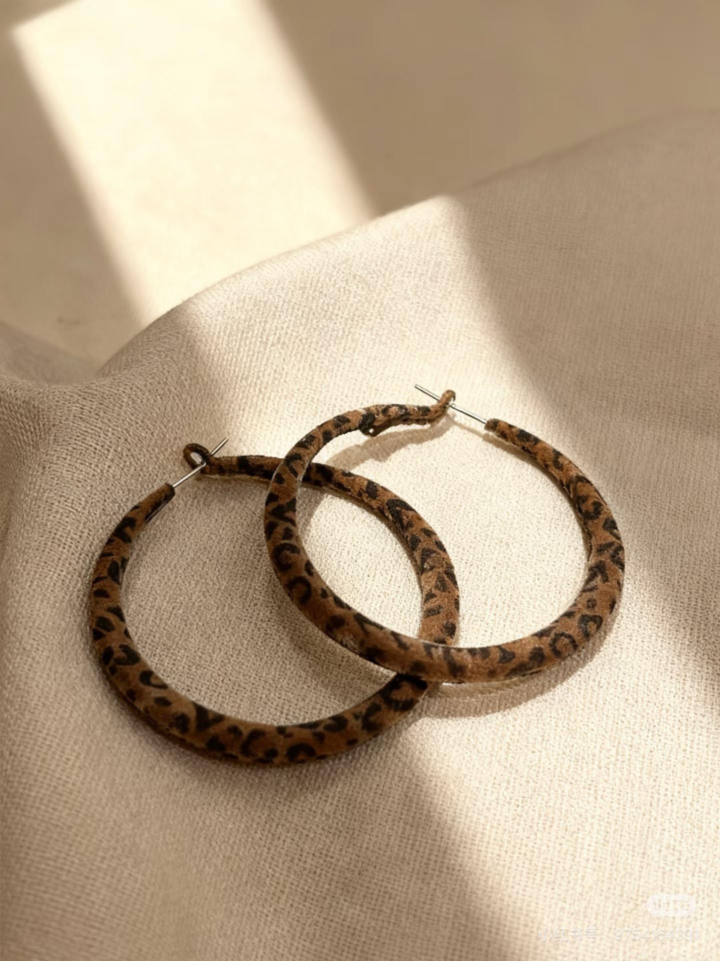 

Sweet And Cool Maillard Leopard Print Earrings, Large Atmosphere Earrings.