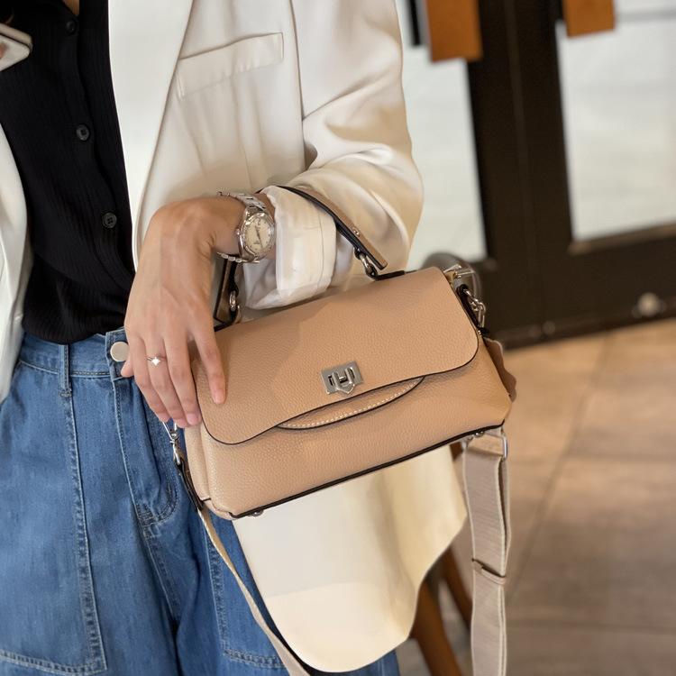 New Korean Style Fashionable Hand Held Crossbody Bag Fashionable Versatile Large Capacity Women's Shoulder Bag