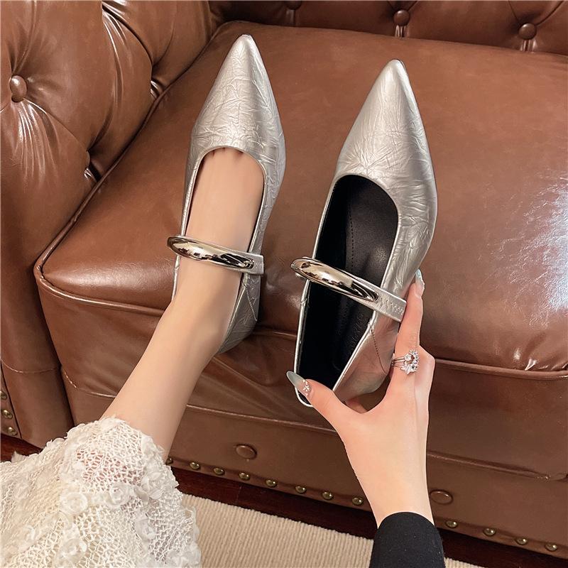 Design sense niche Mary Jane 2025 French gentle fairy wind metal buckle pointed head shallow mouth soft leather commuter shoes