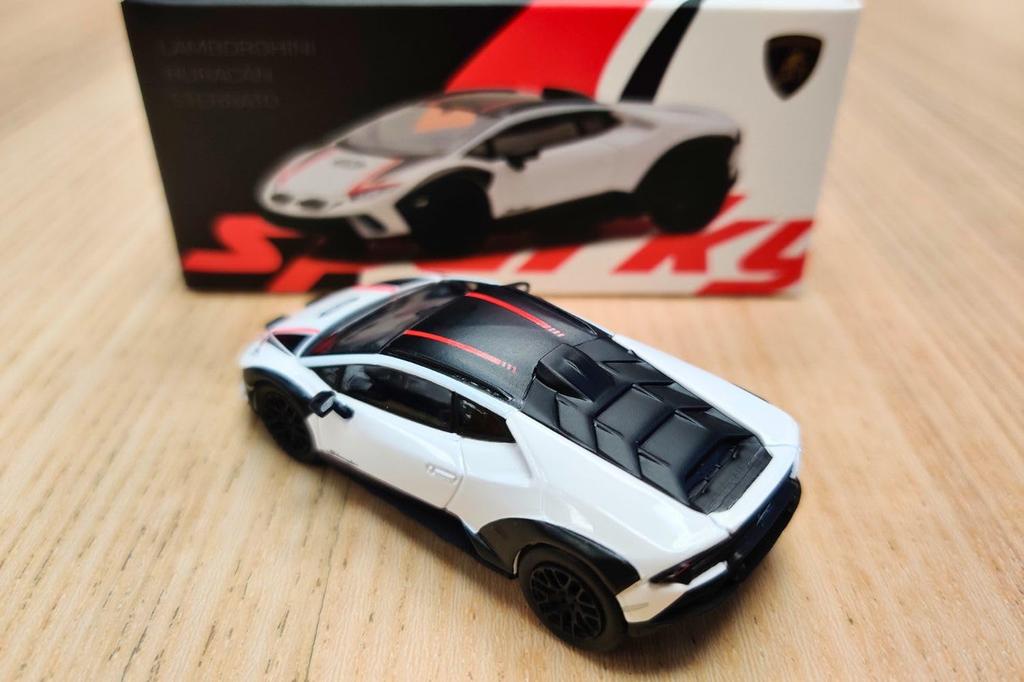 TINY x jiskřivý Lamborghini Huracan Sterrato 1/64 (Bílý)