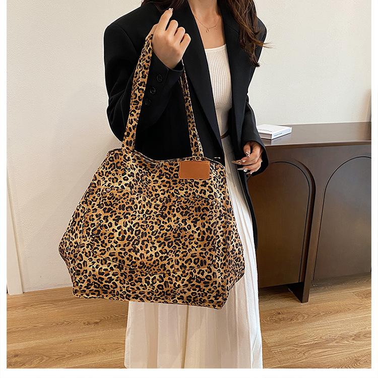 Leopard Print Canvas Tote Bag for Women Spacious Handheld Shoulder Purse Trendy Casual Commuter Handbag CLE