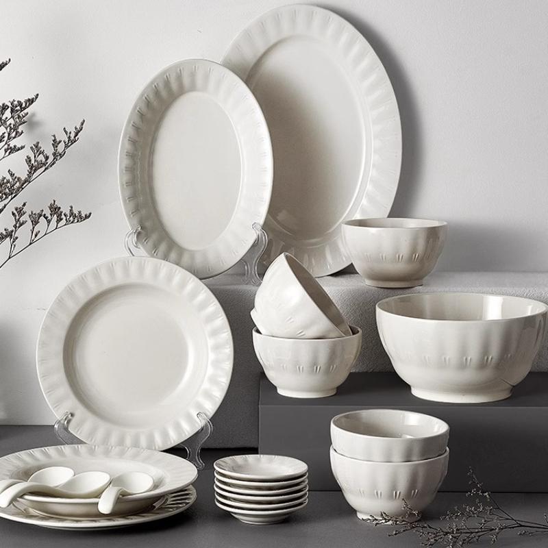 Minimalist Porcelain Dinnerware Set Textured Ceramic Plate Bowls Eco-Friendly Glazed Complete for Daily Dining Restaurant Use