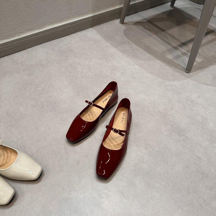 

Women s shoes 2025 new Korean version of fashion rhinestone one-word buckle patent leather square head shallow mouth low heel single shoes red 40 бордовый