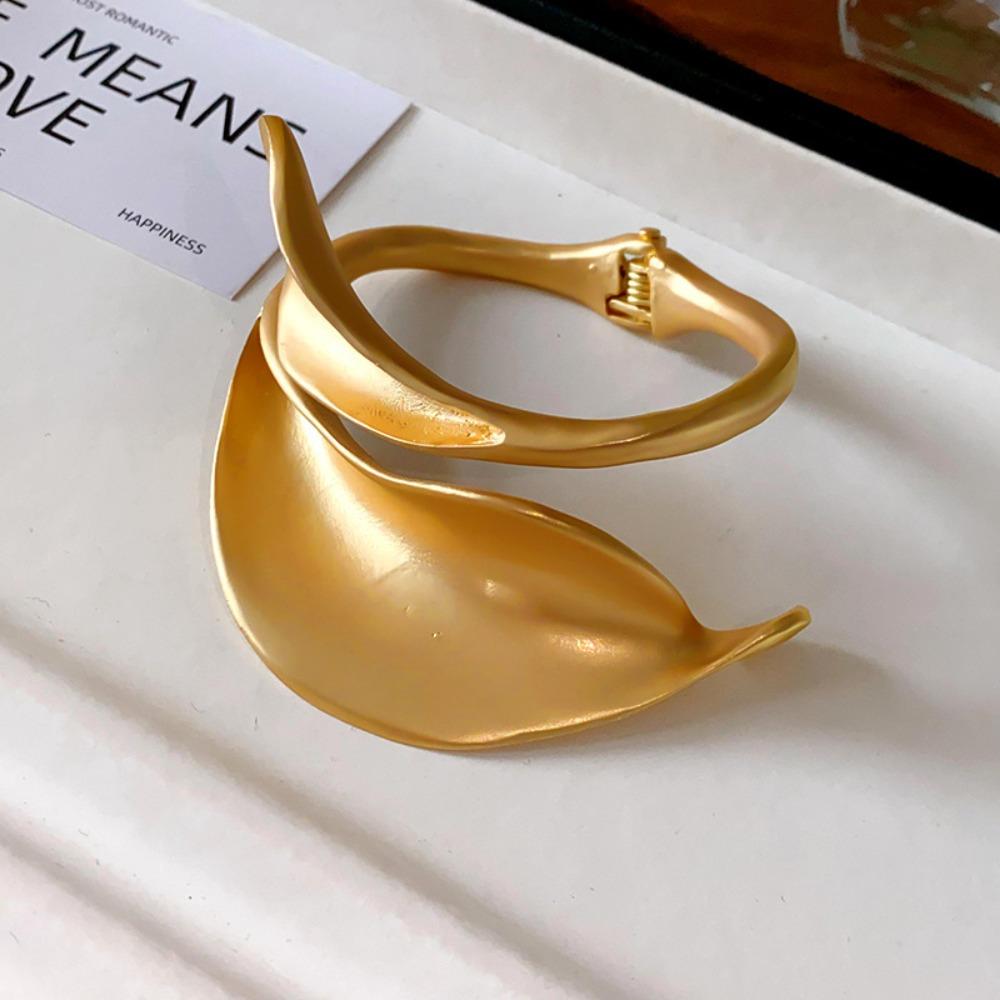 European and American Simple Bracelets, Arm Rings, Niche Cold Wind Temperament Bracelets, High-end Sense and Versatile Jewelry.