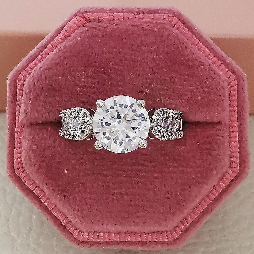 

Новое классическое помолвочное кольцо с четырьмя крапанами и кубическим цирконием R6429 Size 6 белый