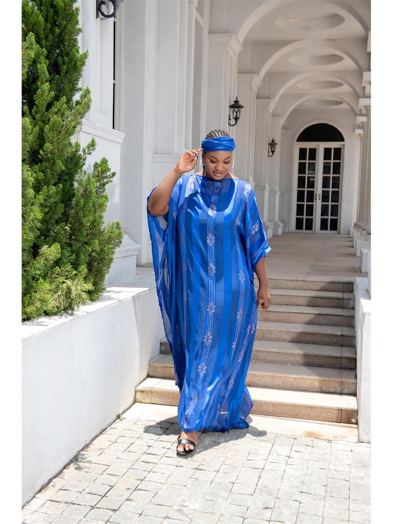Abito Musulmano Africano Taglie Forti con Hijab a Fascia e Dettagli Ricamati