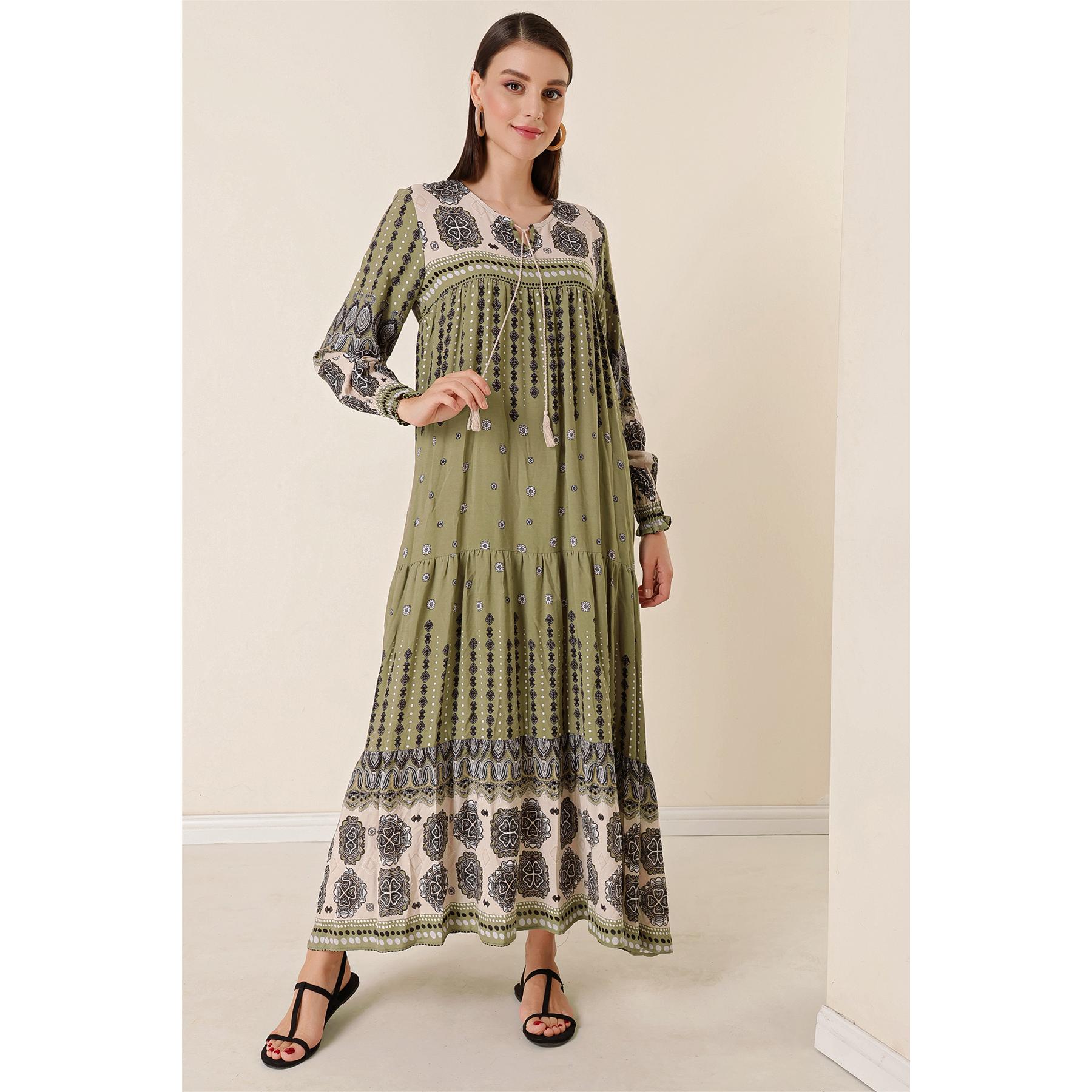 

Длинное платье с узором на шнуровке